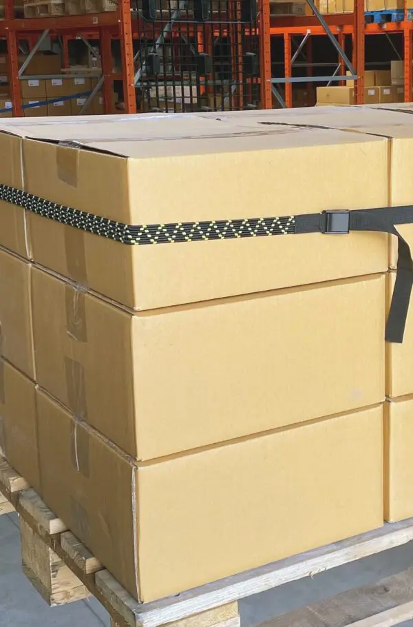 Elastic tension straps allows to strap material onto pallets Sangle élastiques de tension pour palette Elastische spanband voor paletten Elastischer Gummispanngurt