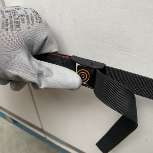 Metallschnalle drücken zum Öffnen bei elastischen Logistikspanngurten