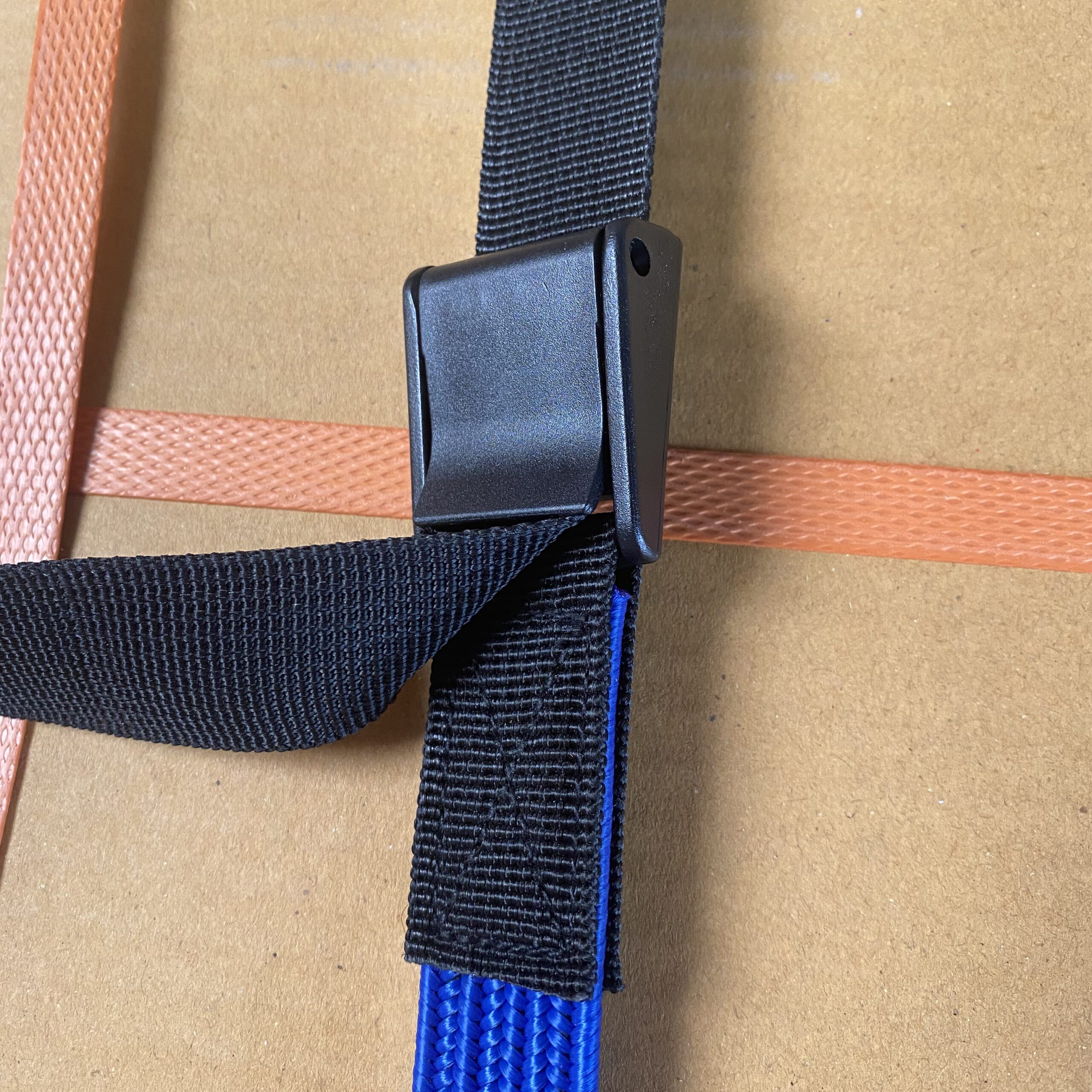 Elastic logistic straps